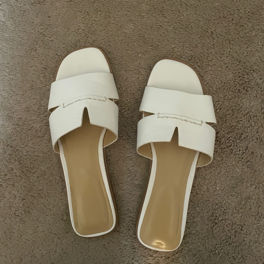 Nine West size 7 white sandals